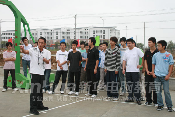 ���ώ���ָ��(d��o)�£���У�^(q��)�W(xu��)���_չ���|(zh��)��չӖ(x��n)��