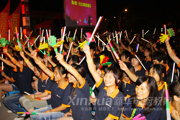 �y������