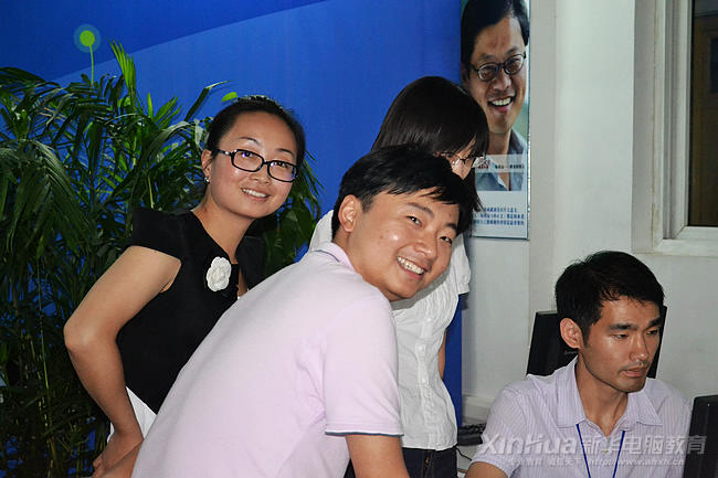 ����Ʒ�ˣ��̌��ͷ���጑�һЦ