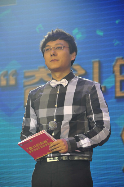 �Ϸ��ҕ�_(t��i)���������˅�Ʒ���M(j��n)���A�����֡��^�����ഺ�����A�ܳ�У���C��(ji��ng)ʢ��