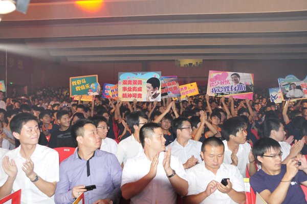 ���^�����ഺ�����A�ܳ�У���C��(ji��ng)ʢ��F(xi��n)��