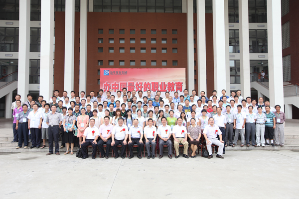 �c���I(l��ng)��(d��o)�́���ʡ�����傀�h���^(q��)����104����С�W(xu��)�̎���Ӱ