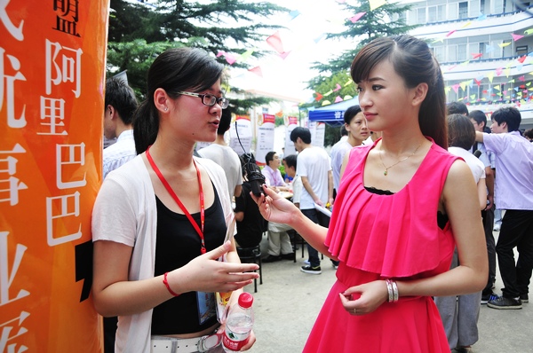 ����Ͱ����½������ڽ��ܺϷ��ҕ�_�������֡���Ŀ�Mӛ�ߵĲ��L