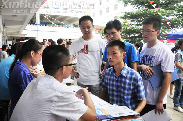 ����Ƹ���F����ԃ���}��ͬ�W��