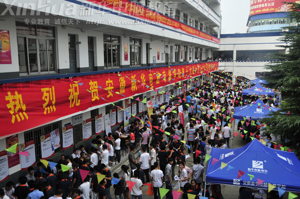 ���A��X���ތW(xu��)Ժ��ȫ������30����(g��)�v��͘I(y��)�k��̎����40000�҅f(xi��)�h���ˆ�λ�����Ƶľ͘I(y��)�wϵ����ÿλ�W(xu��)���p�ɾ͘I(y��)���D�����Aÿ��һ�ȵĴ����˲Ž�����(hu��)���W(xu��)�Ӳ���У�T�p���ҵ�����