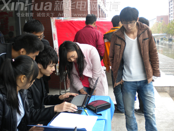 ��X���}���������ˣ��@λŮͬ�W(xu��)��¶��ϲ