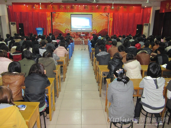 同學(xué)們正在觀看就業(yè)專題視頻