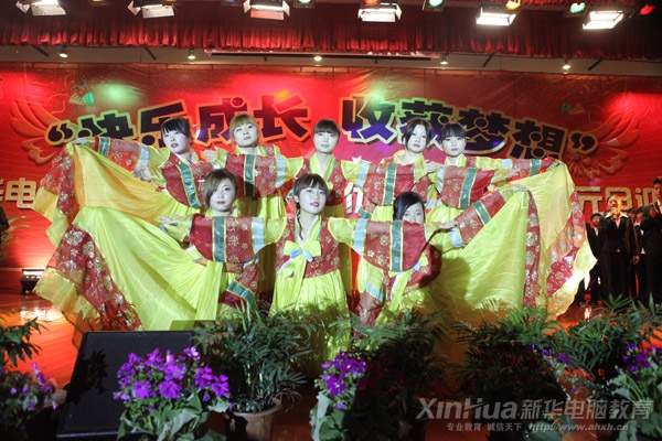 大合唱《紅太陽照邊疆》