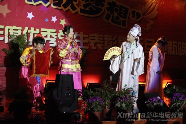 風趣幽默的話劇《唐伯虎點秋香》