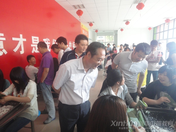 ����ͬ�W(xu��)���������ӣ��OԺ�L(zh��ng)¶���M���Ц��