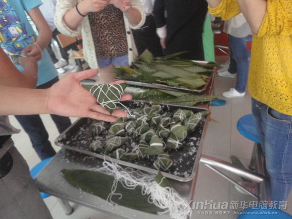 �x������չʾ�Լ��Ąڄ�(d��ng)�ɹ�